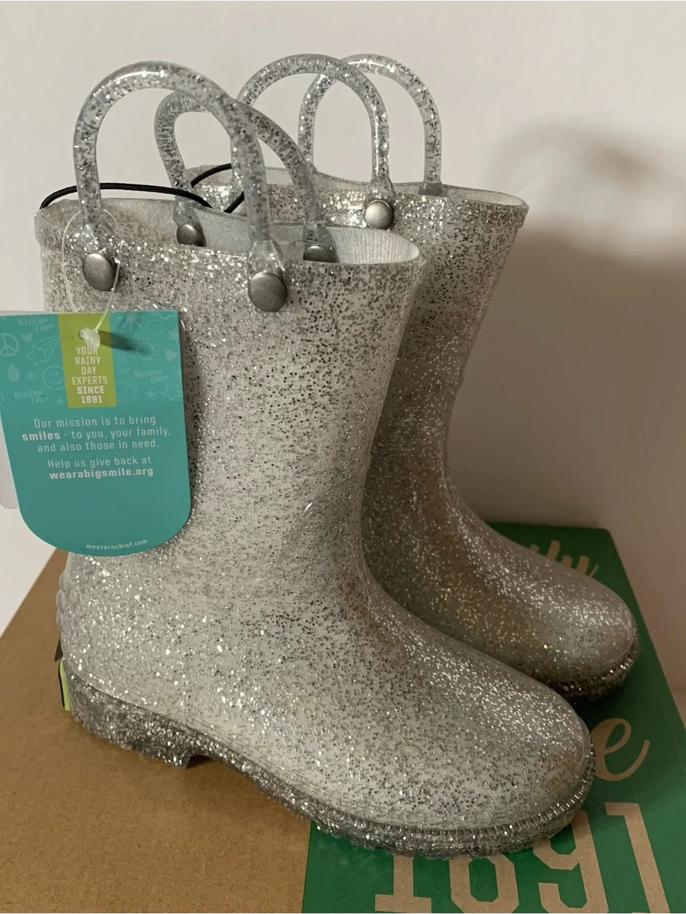 NIB. WESTERN CHIEF Silver Glitter Kids Boots